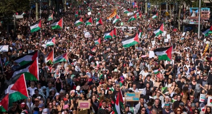 عشرات الآلاف تظاهروا في برشلونة احتجاجاً على الحرب الإسرائيلية في غزة