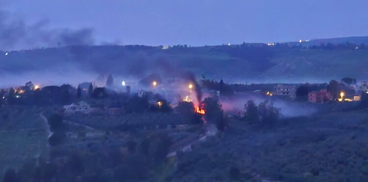 الجيش الإسرائيلي أشعل النيران في المنازل في بلدة عدشيت القصير في قضاء مرجعيون