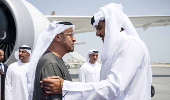 "وام": رئيس الإمارات محمد بن زايد وصل إلى العاصمة القطرية الدوحة