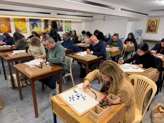 وزارة العمل والمعهد الفني الأنطوني افتتحا دورة مجانية مكثقة في فن الفسيفساء الموزاييك