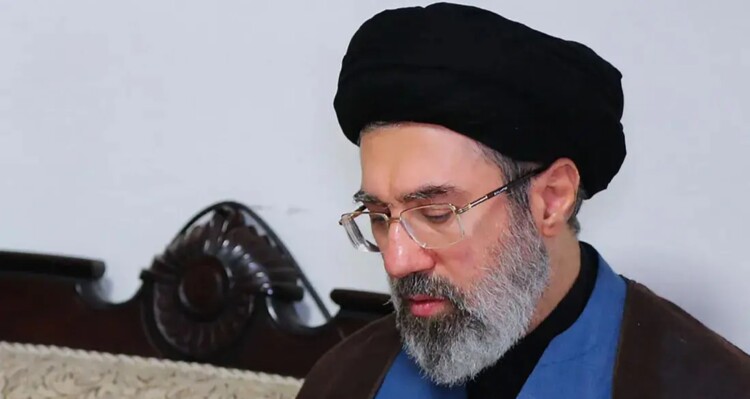 "التلغراف": تسريب صوتي يكشف نجاة مجتبى خامنئي من الموت "بثوانٍ" قبل قصف منزل والده