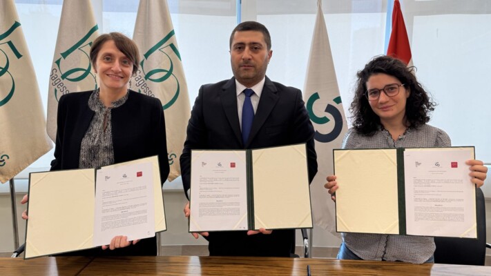 جامعة الحكمة وقّعت اتفاقيتين مع السفارة الفرنسية ومؤسسة Oeuvre d’Orient لتقديم دعم مالي للطلاب