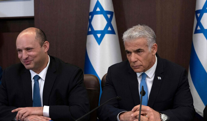 استطلاع لـ "واللا" العبري: رغم الزخم الإعلامي لا يحقق اتحاد بينيت ولابيد مكاسب انتخابية ملموسة في مواجهة نتانياهو