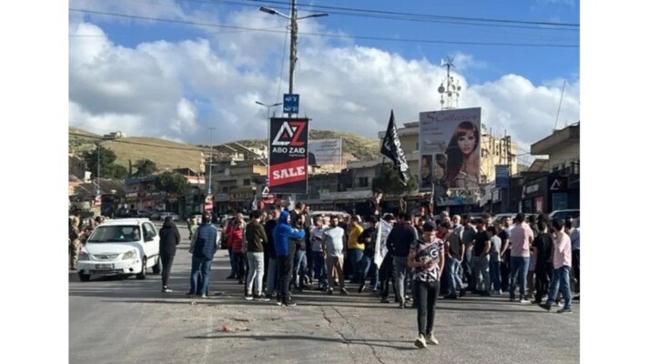 وقفة احتجاجية لأهالي مجدل عنجر على طريق المصنع للمطالبة بمتابعة ملف الموقوفين والإفراج عنهم