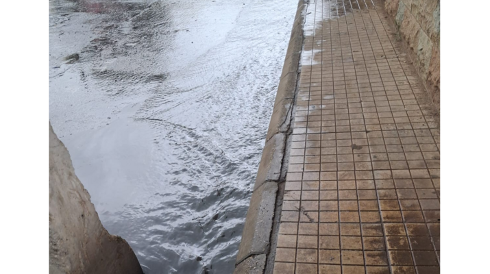 التحكم المروري: حركة المرور ناشطة تحت جسر خلدة بسبب تجمع للمياه ويُعمل على المعالجة