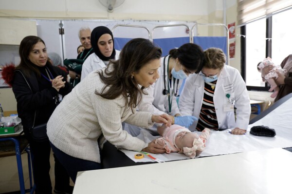 العيادة المتنقلة للجامعة اللبنانية الأميركية: التزام مستمر بتلبية احتياجات النازحين ضمن الإغاثة الطارئة للبنان