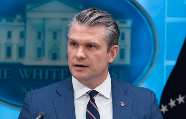 "أكسيوس": الديمقراطيون في الكونغرس الأميركي يتحركون لعزل وزير الحرب