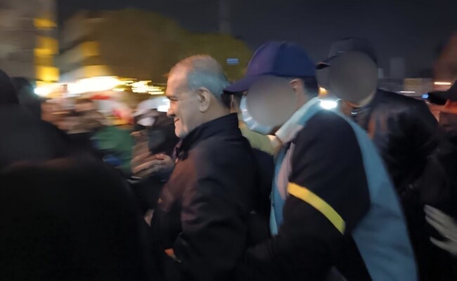 بزشكيان وعراقجي شاركا في تجمعات شعبية في العاصمة الإيرانية طهران