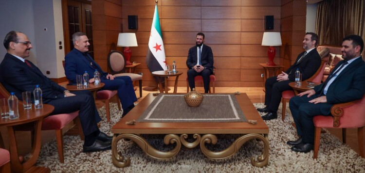 الشرع التقى فيدان وكالن لبحث تعزيز التعاون والتنسيق المشترك بين سوريا وتركيا