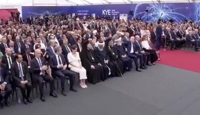 بدء الاحتفال باطلاق العمل بمطار القليعات ووصول طائرة تقل نواف سلام