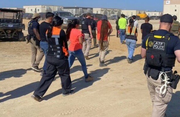 توقيف 300 كوري جنوبي لدى مداهمة مصنع بولاية جورجيا الأميركية