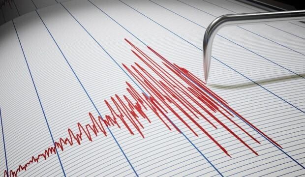 هزة أرضية بلغت قوتها 5.7 درجة ضربت بابوا الغربية في إندونيسيا