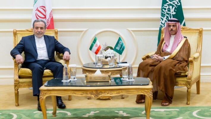 بن فرحان رحب باتصال مع عراقجي بالاتفاق بين أميركا وإيران: لتحقيق سلام يعزز أمن المنطقة