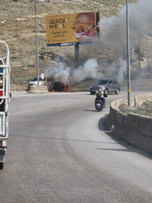 استهداف "فان" على طريق ضهر البيدر والسائق من الجنسية السورية وقد نجا بأعجوبة ولا اصابات