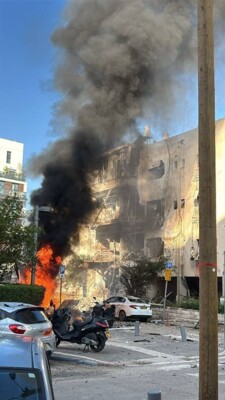 إذاعة الجيش الإسرائيلي: دمار كبير في تل أبيب وفرق الإسعاف تواصل تمشيط مواقع سقوط الشظايا