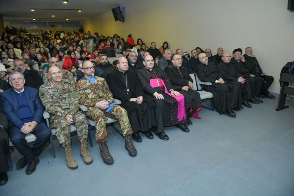 جامعة الروح القدس الكسليك والرهبانية اللبنانية المارونية وزعتا هدايا على أطفال الجنوب في رميش