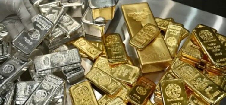 رويترز: الذهب يعمق خسائره بنسبة 4% ليصل سعر الأونصة إلى نحو 4306 دولارات وسعر الفضة ينخفض 5%