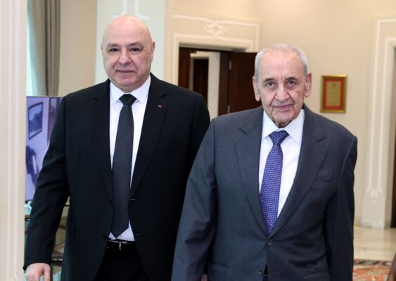 بري اتصل بالرئيس عون وهنأه بسلامة العودة إلى لبنان