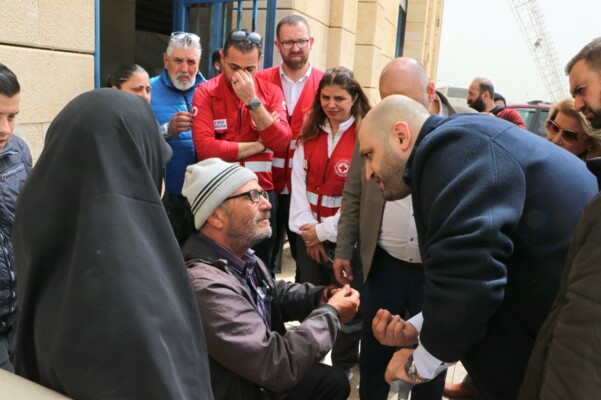 ناصر الدين تفقد مركز استضافة النازحين في المدينة الرياضية: الدواء مؤمن والاستيراد مستمر ونقوم بمعالجة ما يظهر من ثغرات