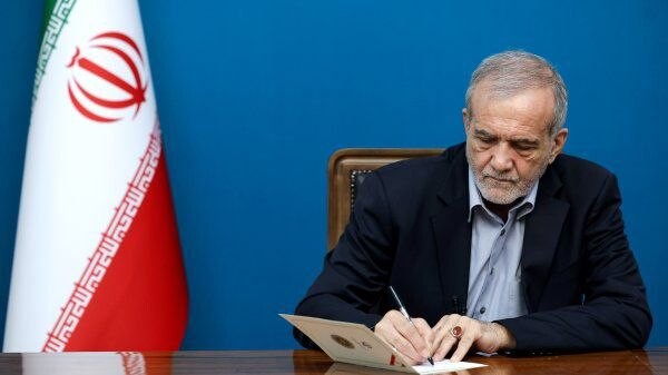 بزشكيان في رسالة للشعب الأميركي: مهاجمة البنية التحتية الإيرانية تستهدف شعبنا ولها عواقب تتجاوز حدود البلاد