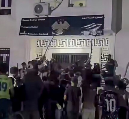 الاخبارية السورية: الاعتداء على مقرات حكومية في مدينة عين العرب "كوباني" بريف حلب