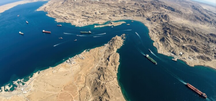 "فايننشال تايمز": الرحلات عبر مضيق هرمز تضاعفت أكثر من 4 مرات الأسبوع الماضي