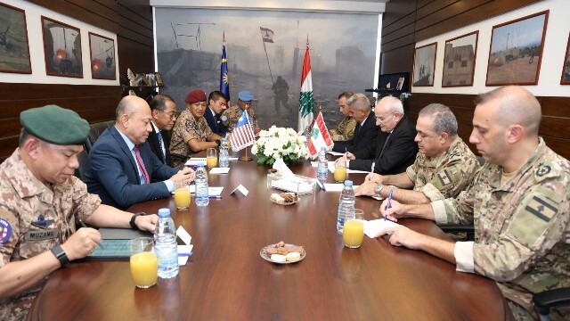 وزير الدفاع اطلع نظيره الماليزي على تداعيات الاعتداءات الإسرائيلية المتواصلة واكد ضرورة الانسحاب ووقف اطلاق النار