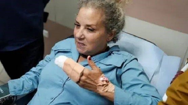 واشنطن بوست: ليفين كانت ترتدي سترة وخوذة تحملان علامة "صحافة" واضحة عندما هاجمها نحو 50 مستوطناً ملثماً