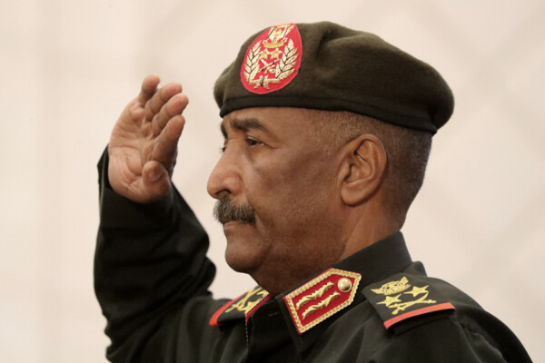 رئيس مجلس السيادة بالسودان: أي شخص يضع السلاح وينحاز لطريق السلام نرحب به والمحرضون سيحاسبون