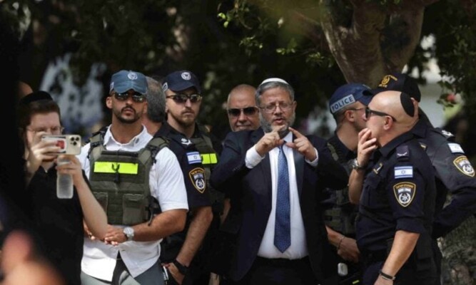 بن غفير يسمح لـ300 ألف إسرائيلي في القدس بطلب رخص سلاح