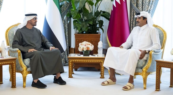 رئيس الإمارات وأمير قطر دانا "الاعتداءات الإيرانية السافرة": للعودة إلى الحوار والحلول الدبلوماسية