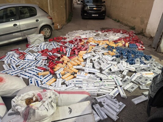 الجمارك اعلنت ضبط كمية كبيرة من التنباك والدخان المهرّب في جل الديب وصيدا