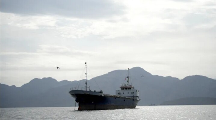 وول ستريت جورنال عن مسؤول: البحرية الأميركية اعترضت 8 ناقلات نفط كانت متجهة من وإلى موانئ إيران منذ بدء الحصار