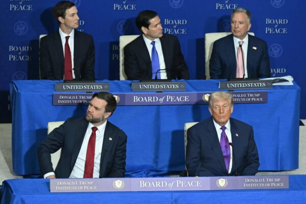 وول ستريت جورنال عن مسؤول أميركي: ترامب أرسل فانس وكوشنر وويتكوف لإسلام آباد لإثبات أن الفريق يتحدث باسمه