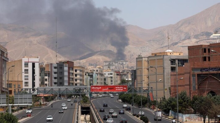 وكالة "مهر" الإيرانية: الدفاعات الجوية تتصدى لأهداف معادية في طهران