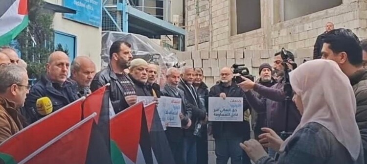 وقفة احتجاجية في مخيم البداوي اعتراضًا على تقليص خدمات "الأونروا"