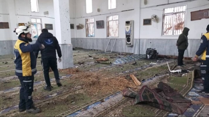 "أ.ف.ب": مجموعة "سرايا أنصار السنّة" تبنّت تفجير المسجد في حمص وسط سوريا