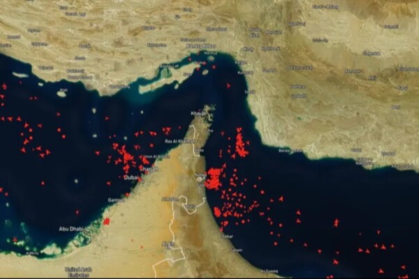 "رويترز": ناقلتان عملاقتان دخلتا إلى الخليج عبر مضيق هرمز لتحميل ٤ ملايين برميل من النفط إحداهما متجهة إلى ميناء البصرة