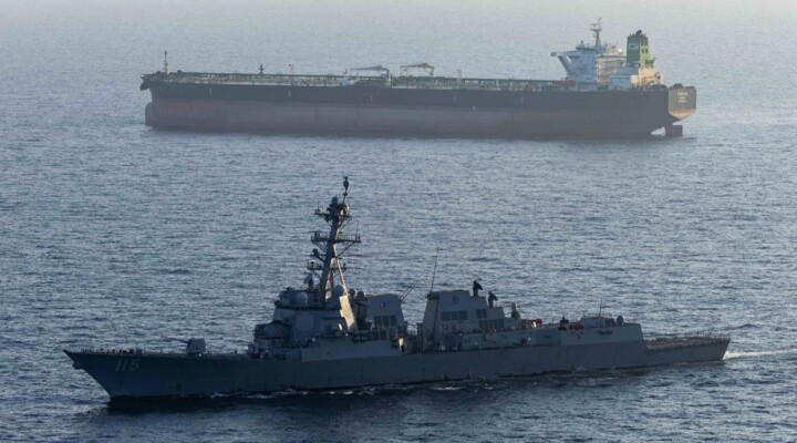 القيادة المركزية الأميركية: فرضنا الحصار على ناقلة نفط بعد محاولتها الإبحار لميناء إيراني الأحد