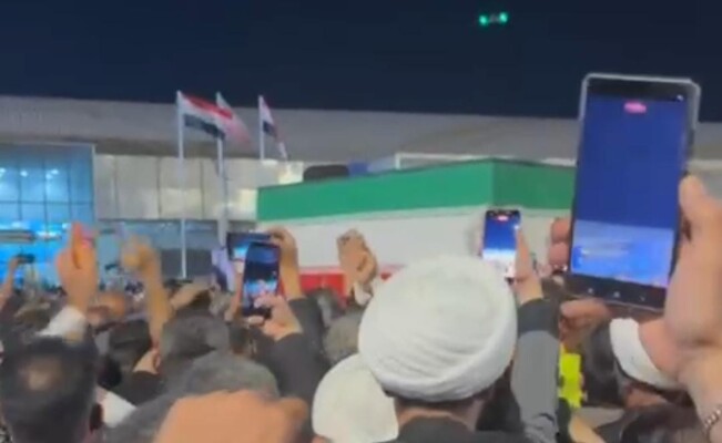 بدء مراسم استقبال جثمان السيد خامنئي في مطار النجف الدولي بمشاركة رئيس وزراء العراق وبزشكيان