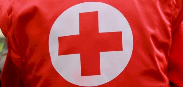 الصليب الاحمر سحب الصحافية زينب فرج مصابة مع جثتي شهيدين في الطيري وأجبر على الانسحاب جراء قنبلة صوتية إسرائيلية دون الوصول لآمال خليل