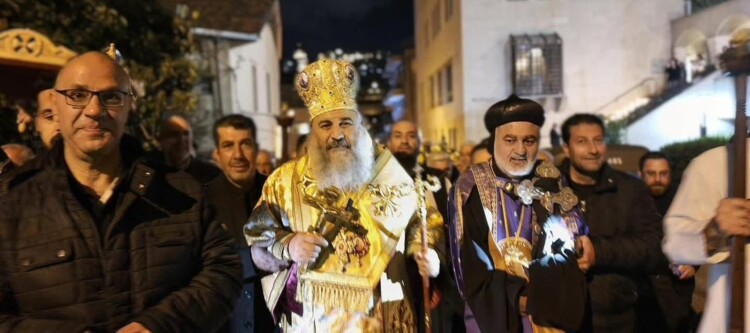 إحياء رتَب جمعة الآلام في أبرشية زحلة والبقاع للسريان الأرثوذكس وزياح النعش بمشاركة المؤمنين