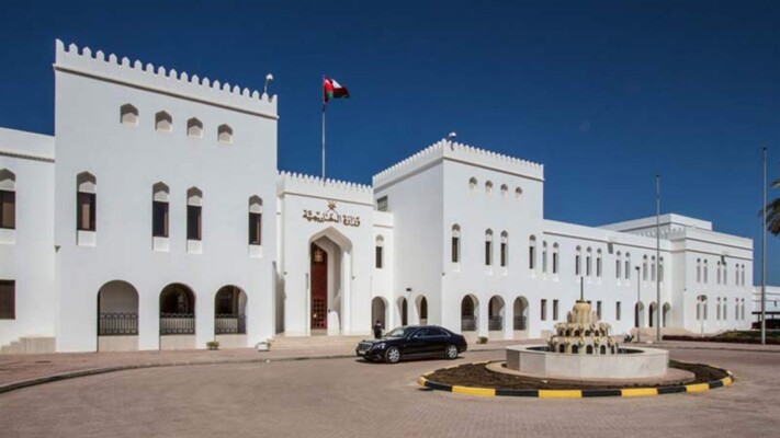 وزارة الخارجية العمانية: إجلاء دفعة جديدة من العمانيين في إيران