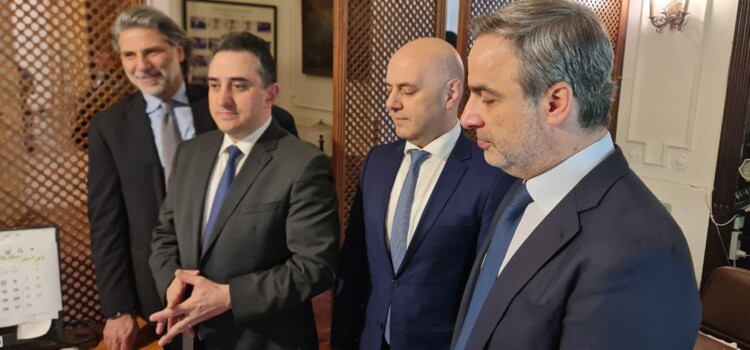 طعن من تكتل "الجمهورية القوية" والنواب مخزومي وريفي ومعوض أمام المجلس الدستوري بقانون التمديد للبرلمان