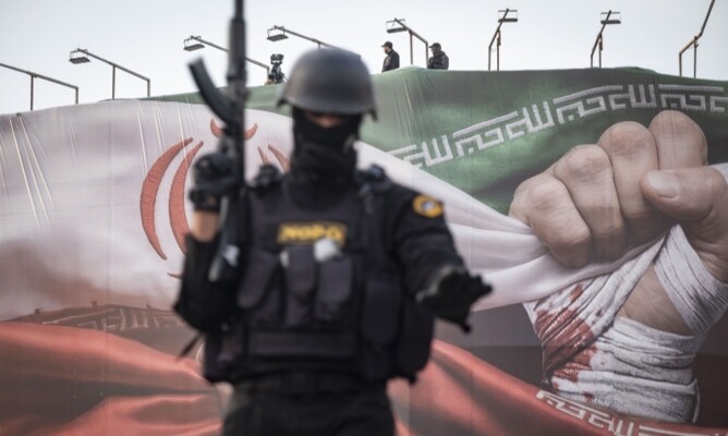 الجيش الإيراني: استهدفنا محطات الرادار التابعة للعدو ومواقع تمركز قوات الجيش الأميركي في الإمارات