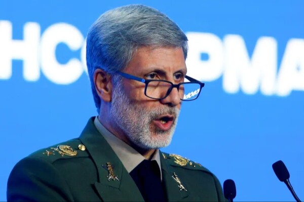 قائد الجيش الإيراني: إذا ارتكب العدو أي أخطاء سيواجه ردًا قاسيًا