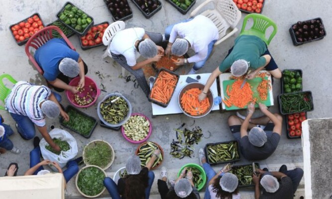 المطابخ الجماعية… جبهة الصمود في وجه النزوح
