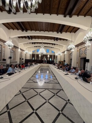وزارة الأشغال تختتم ورشة النقل الجوي بمقررات عملية وخطوات متابعة لتعزيز القطاع والربط المباشر مع الولايات المتحدة