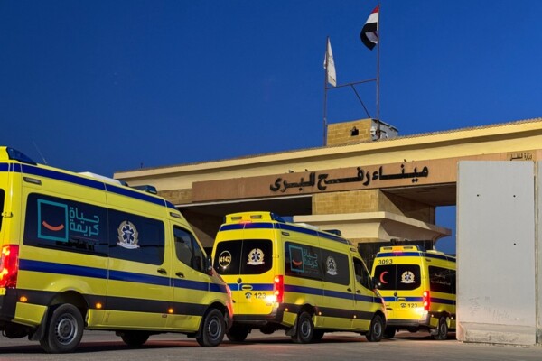 ا.ف.ب: 12 شخصا دخلوا مصر من غزة عبر معبر رفح في اليوم الأول لإعادة تشغيله