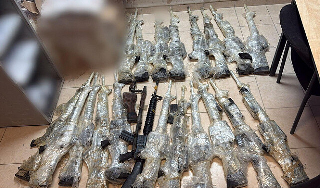 الجيش الإسرائيلي يحبط مسيّرة تهريب تحمل 22 بندقية M16 من مصر